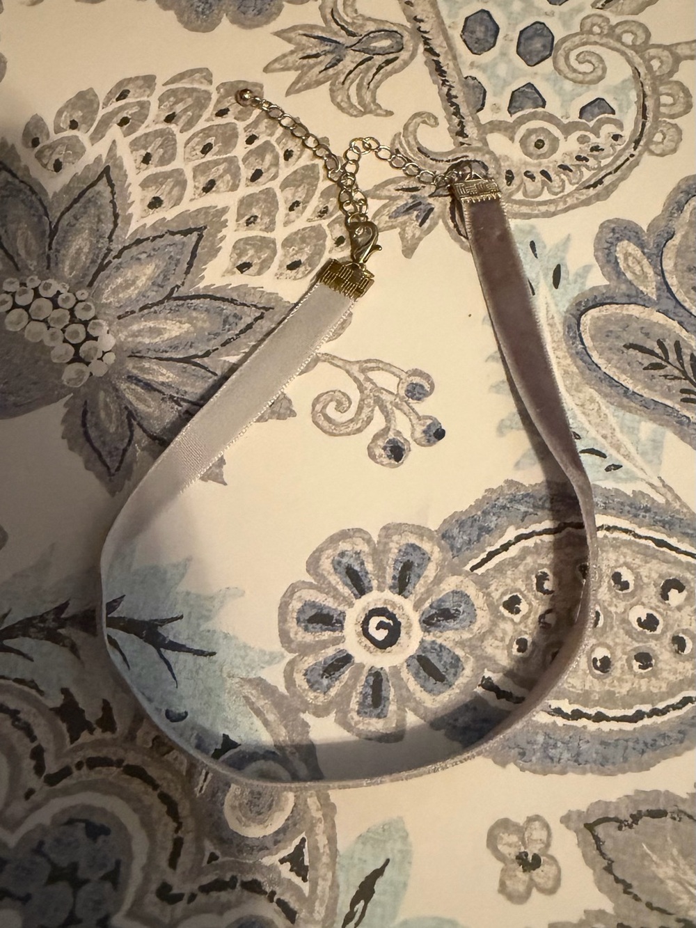 Velvet Purple Ribbon Choker Necklace - Taupe